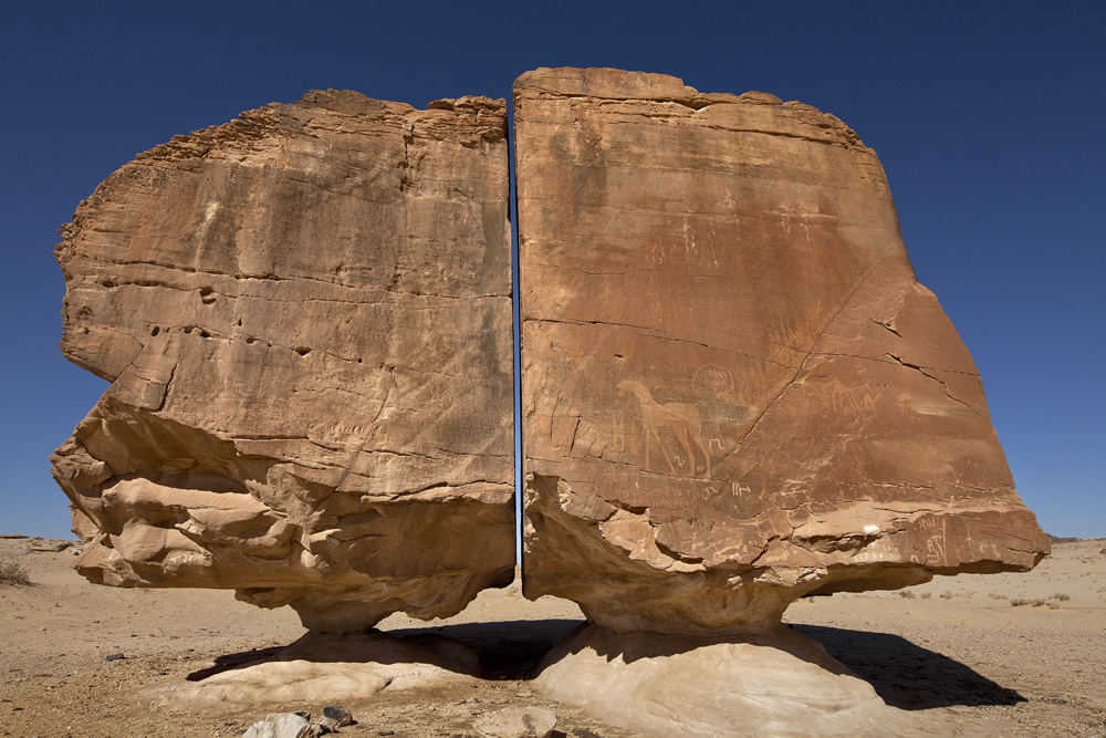 Al-Naslaa-Rock-Formation2