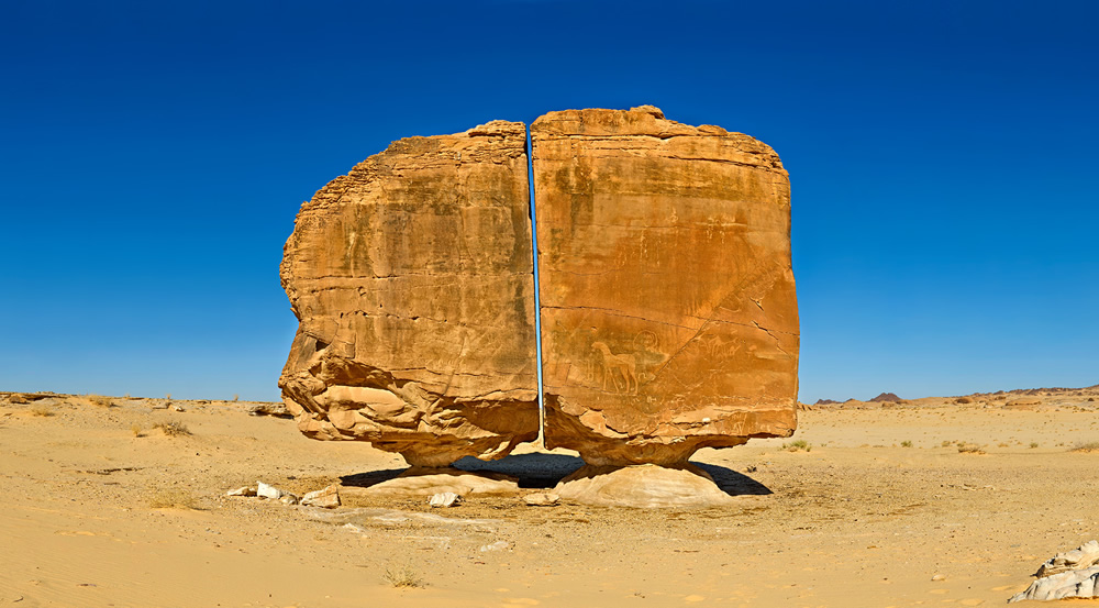 Al-Naslaa-Rock-Formation3