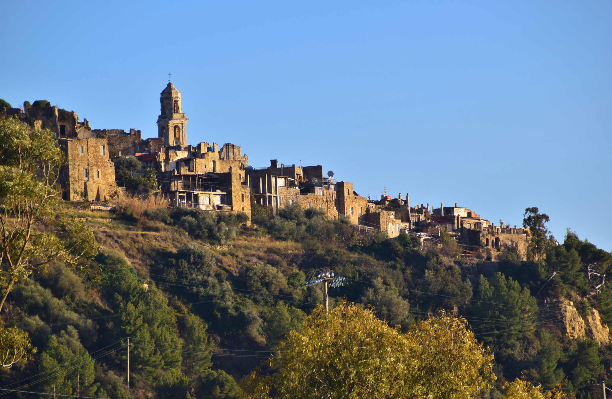 Буссана-Веккья: итальянский город-призрак, который возродили художники