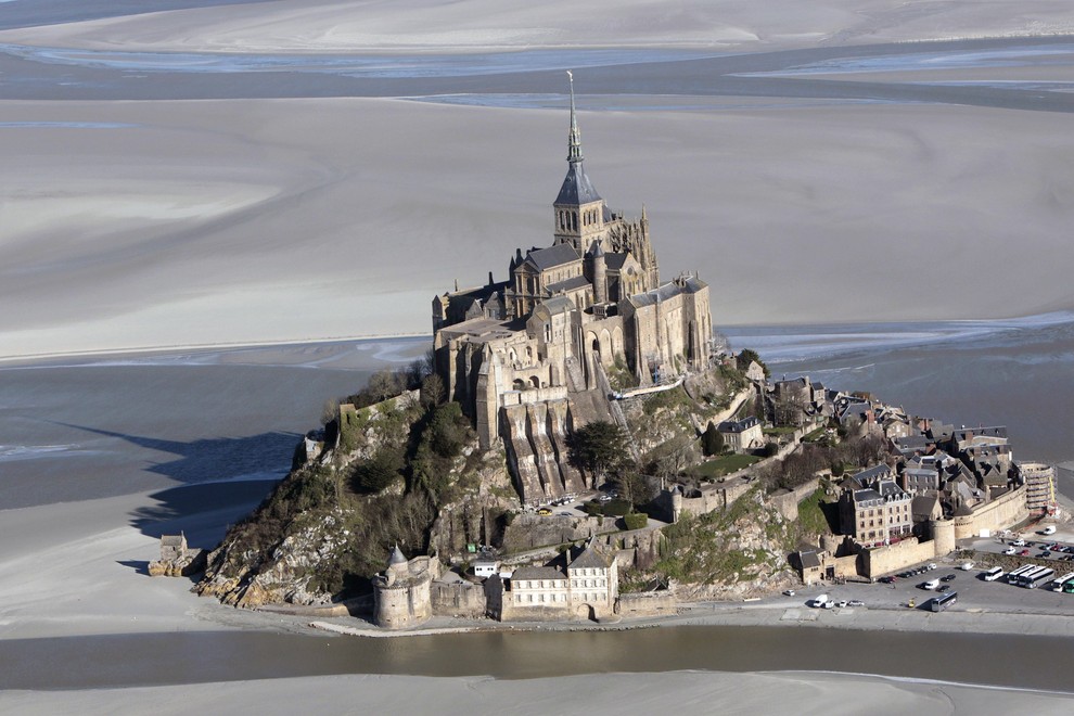 Мон со. «Гора Святого Михаила» (Mont-Saint-Michel, Франция). Аббатство Мон сен Мишель д'Эгиль во Франции. Побережье Нормандии Мон-сен-Мишель. Бенедиктинское аббатство сен Мишель.