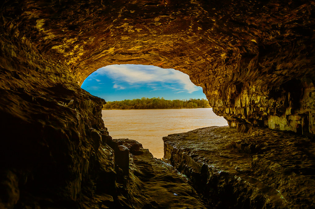 Cave In Rock Illinois A Natural Wonder With A Dark Past Unusual Places   34352699226 08fbe01e09 B 