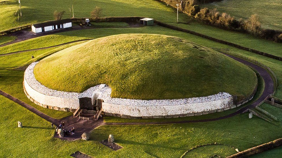 Newgrange: Ireland&#39;s Ancient Stone Tomb - Unusual Places
